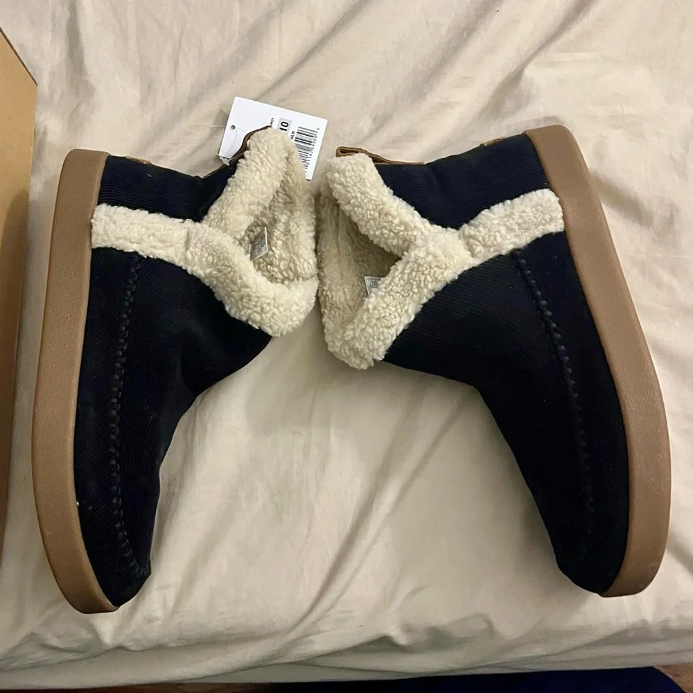 Sanuk | Women’s Black Cream Nice Bootah Corduroy Ankle Boots